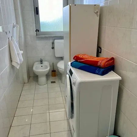 Appartamento Vacanze Con Accesso Spiaggia Terrazzo E Parcheggio * Savone